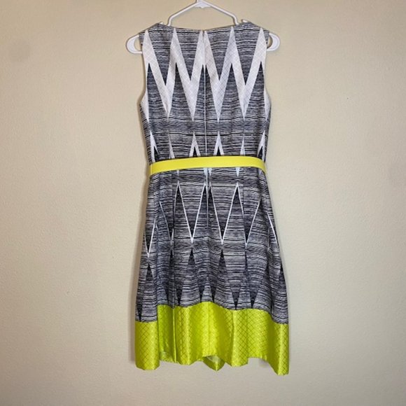 Tahari Women's Sleeveless Belted Dress Black/Yellow/White  Size 4 - Picture 2 of 7
